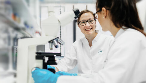 専門家と一緒に練習に没頭しましょう。