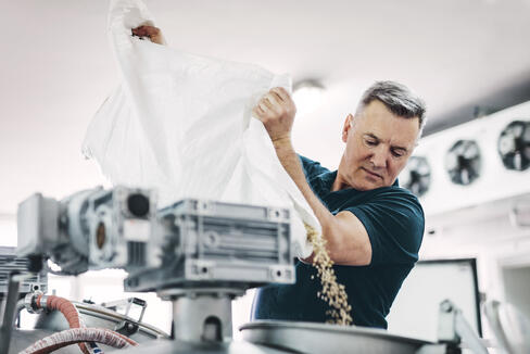 各種原料の微粉化