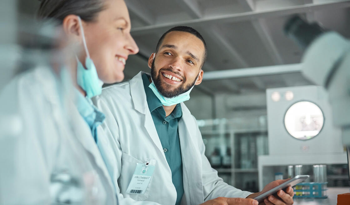 私たちの有能な技術専門家は、お客様の特定のニーズを満たすためにカスタマイズされたソリューションを提供します。