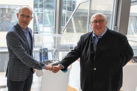 EAPA事務局長のカーステン・カルチャー博士とJRS事業部長のホルスト・エルドレン氏